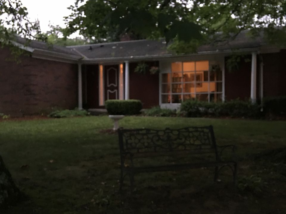 2nd image of 802 Keyser Ln