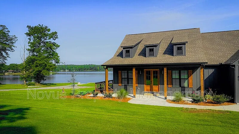 3 bed, 2.0 bath, $3,295 — Photo 3