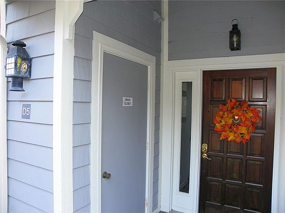 3rd image of 20 Elm Ln #D5