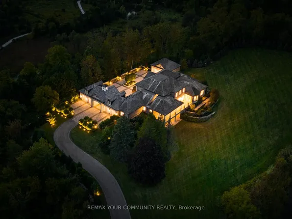 130 Saint Johns Side Rd E, Aurora, ON L4G 0M6