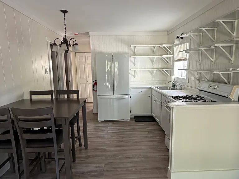 122 Zelus St — Photo 8