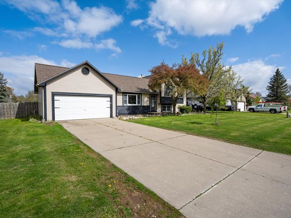 8011 Rose Ln, Goodrich, MI 48438