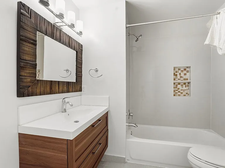 450 N Post Oak Ln — Photo 19