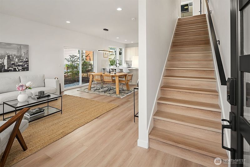 3rd image of 910 29th Avenue