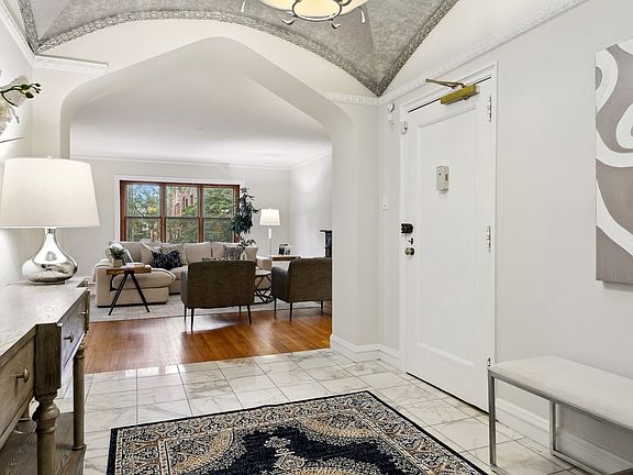 3rd image of 5719 S Kenwood Ave #2S