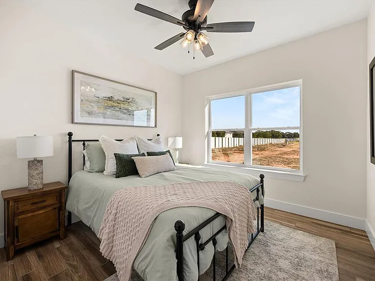 802 S Creek St #108 — Photo 14
