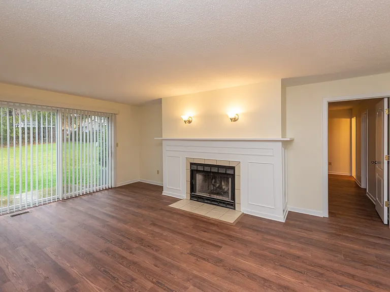 Rosewood Condominiums — Photo 26