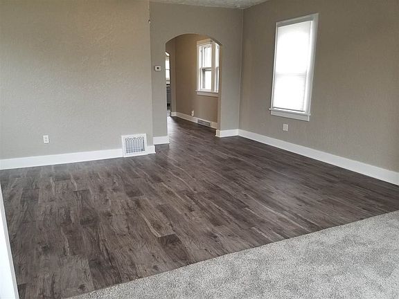 4th image of 2205 W 4th St