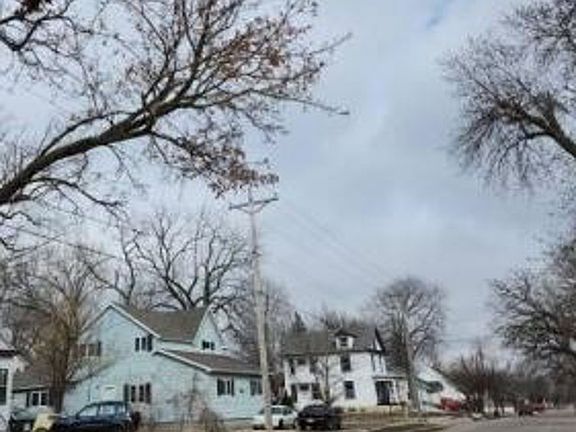 Exterior Neighborhood (street photo)