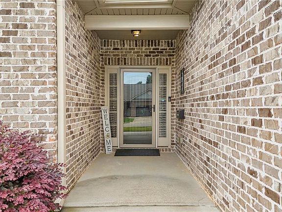 4th image of 817 Hidden Hollow Cir