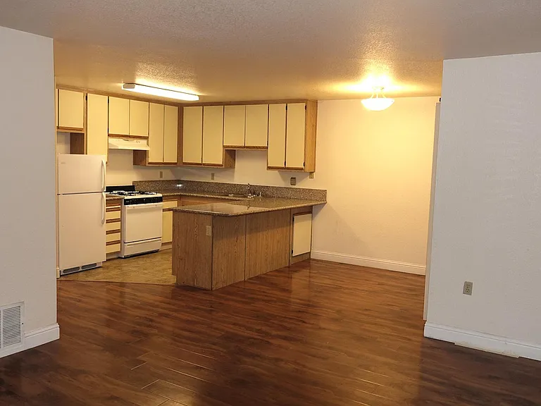 804 9th St #106 — Photo 2