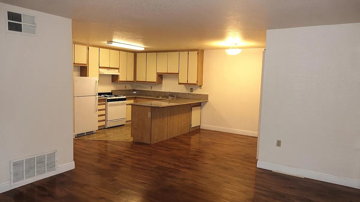 Building Photo - 804 9th St #106