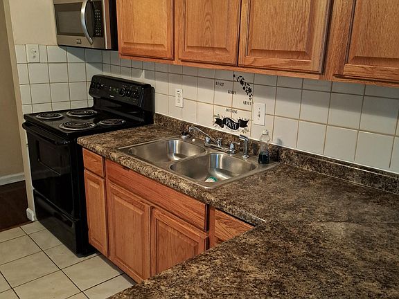 3rd image of 10147 Dwight Dr