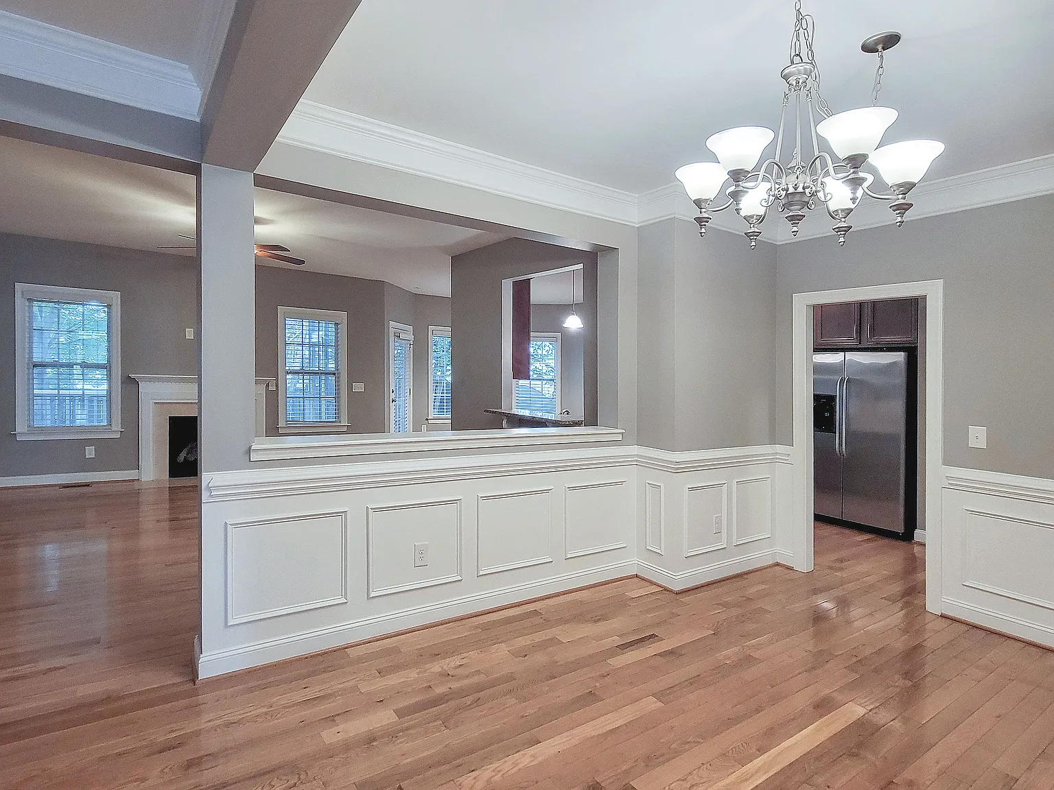 Sprawling and Immaculate Home Available Immediately — Photo 4