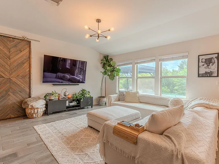 11813 Arran St — Photo 10