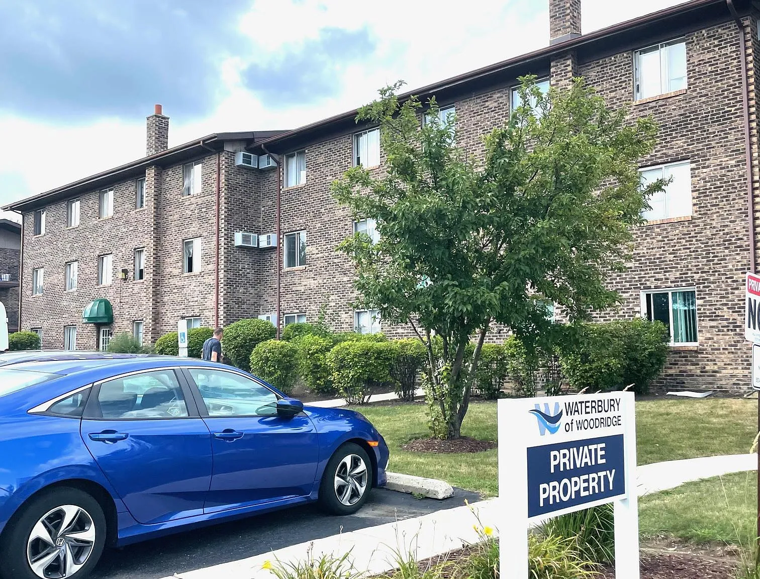 2400 Waterbury Dr — Photo 1