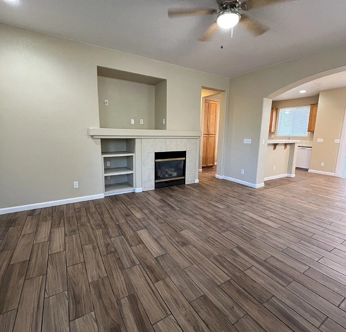 3 bed, 2.0 bath, 1272 sqft, $2,150 — Photo 3