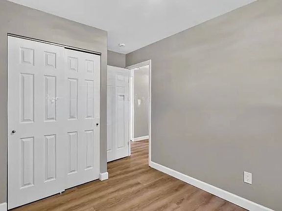 5th image of 2209 Campus Dr #1