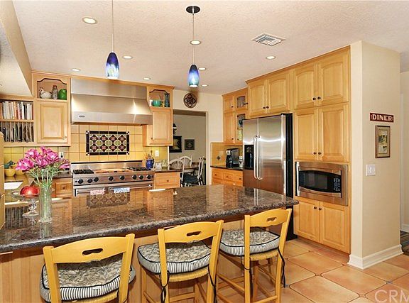 5th image of 323 E Miramar Ave