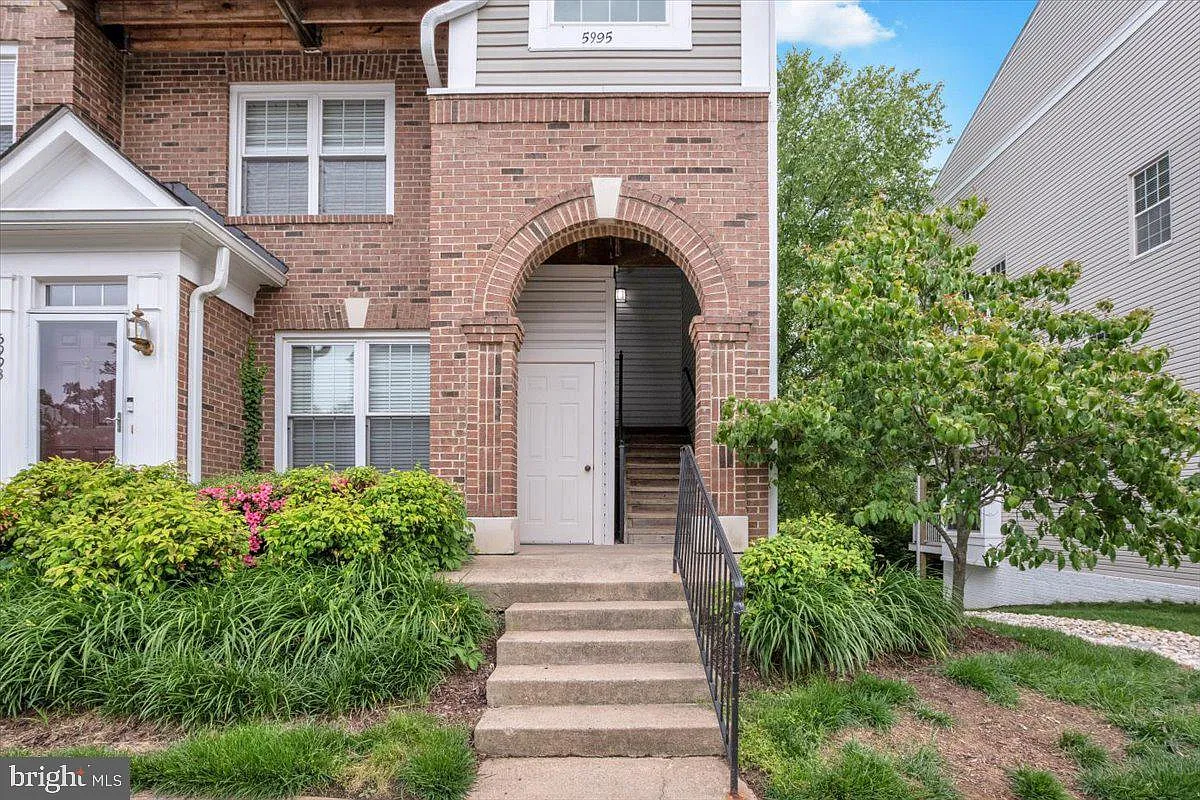 2 bed, 2.5 bath, 1148 sqft, $2,850 — Photo 1