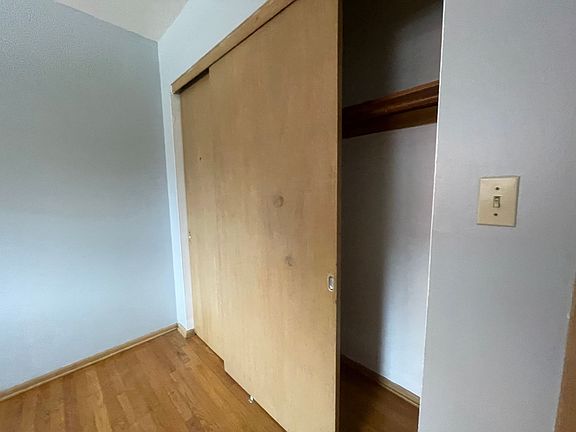 5th image of 1466 N Farwell Ave #20