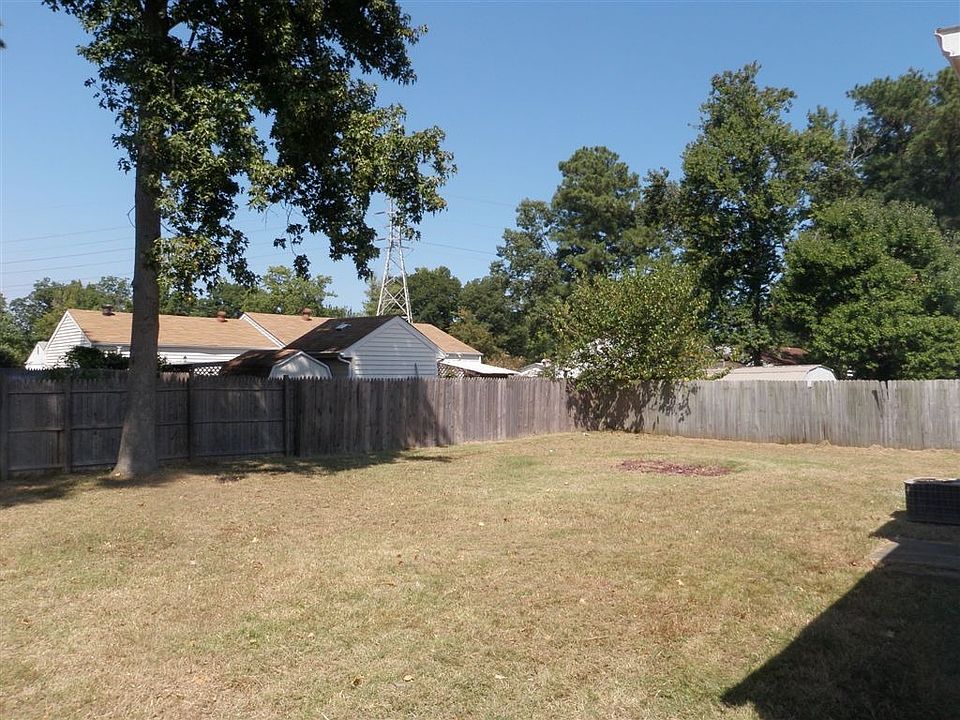 2nd image of 1304 Bramblewood Ct E