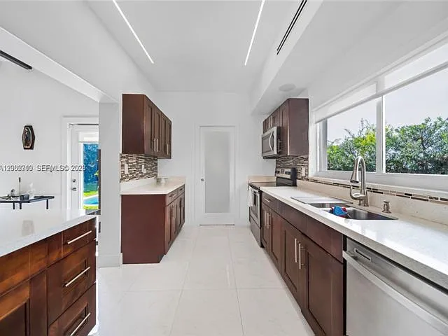 3531 SW 1st Ave — Photo 13