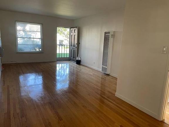 2nd image of 2624 Montrose Ave