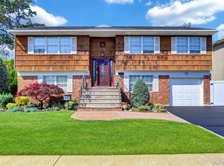 2 Roosevelt Avenue, Massapequa Park, NY 11762