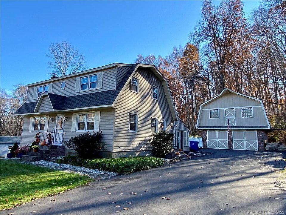 1st image of 32 Corinne Dr