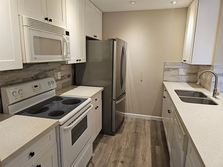 2816 S Bartell Dr #33 — Photo 6