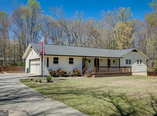 135 Bunny Ln, Fayetteville, GA 30215