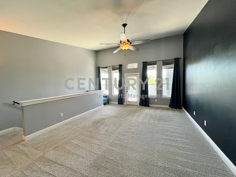 1813 S Ervay St — Photo 19