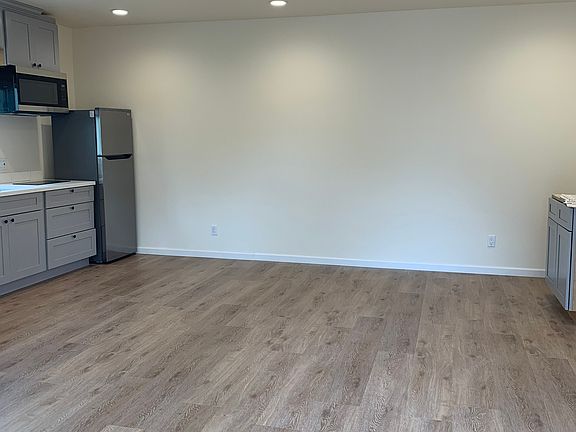 3rd image of 10467 Byrne Ave