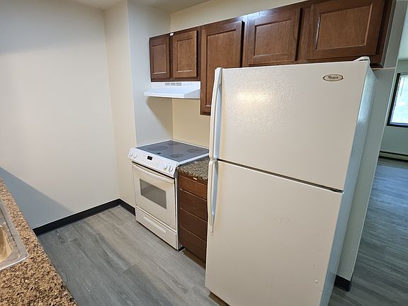 3rd image of 175 S National Ave #6ENGLISH