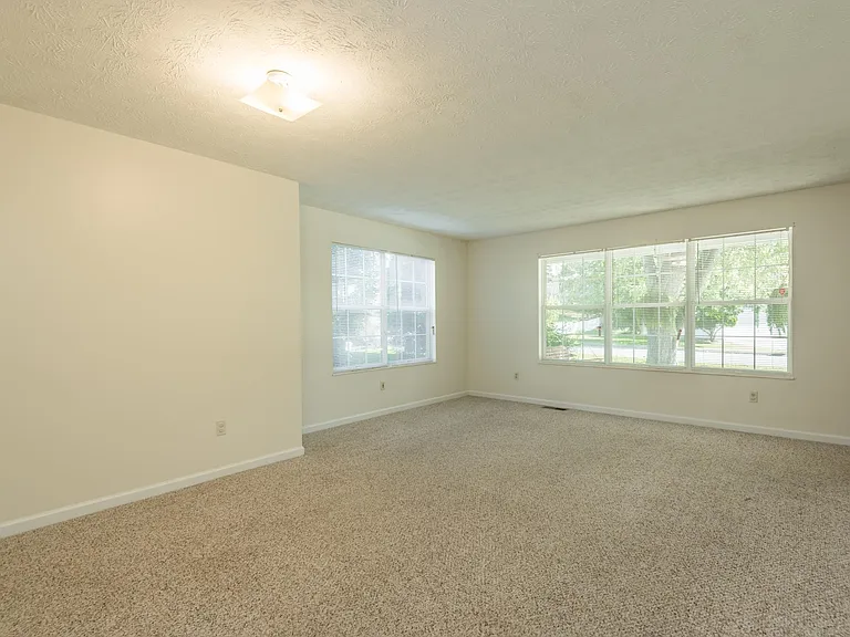 1560 Pheasants Glen Dr — Photo 48