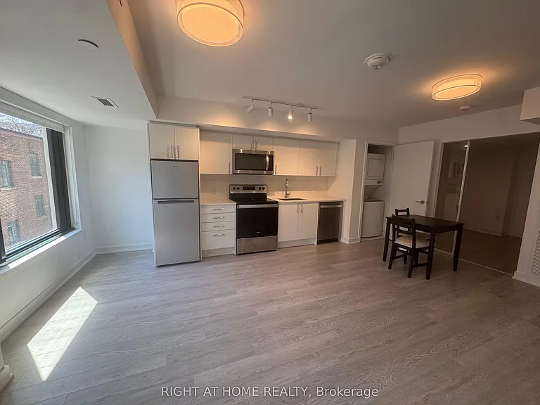 3 Strathgowan Ave #322 — Photo 10