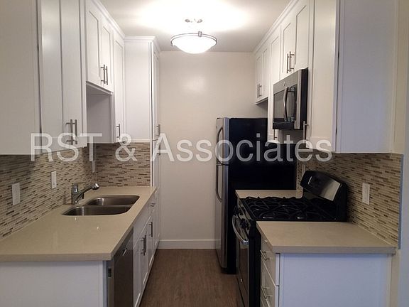 3rd image of 11718 Kiowa Ave APT 2