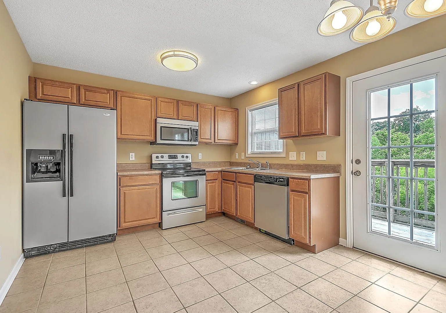 132 Amanda Ln — Photo 2