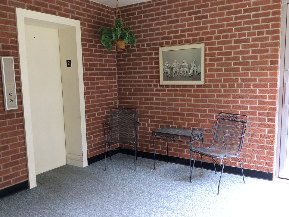 2nd image of 2925 W 13 Mile Rd APT 306