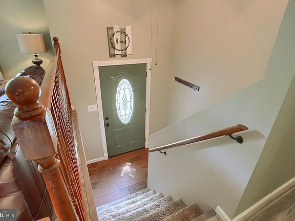 3rd image of 137 Pleasantview Ter