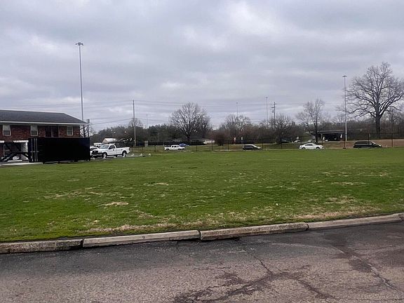 2nd image of 1700 Sanders Ln