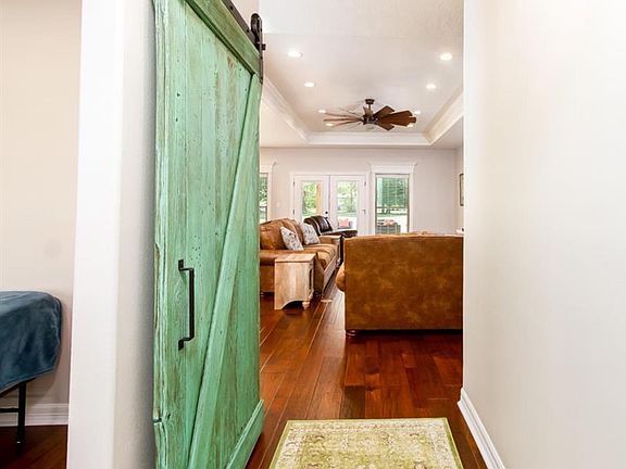 4th image of 675 Dayna Ln