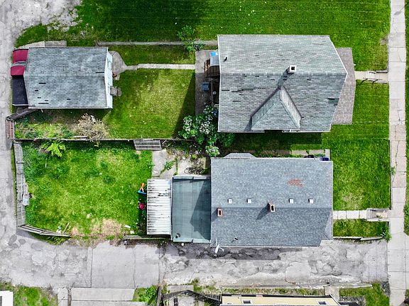 4th image of 1015 Varland Ave