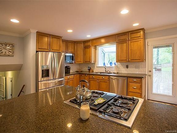 3rd image of 232 Hillandale Dr