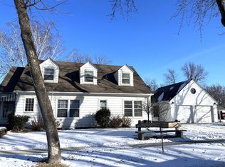 427 4th Ave SW, Faribault, MN 55021