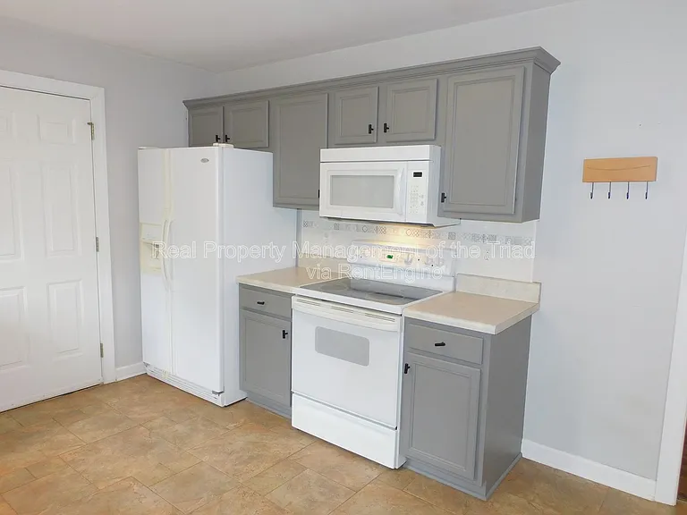 2804 Mitchell Wood Dr — Photo 8