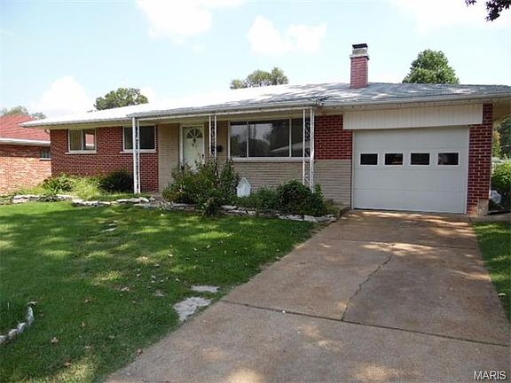 2nd image of 865 Rainbow Dr