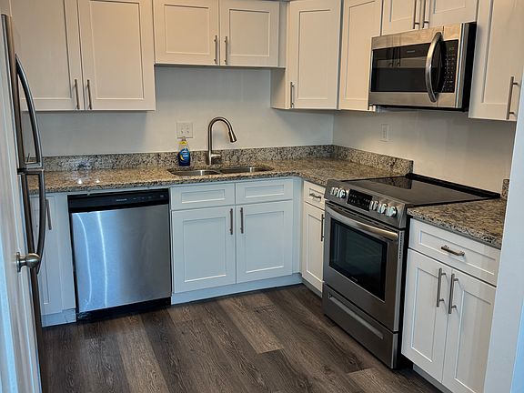 2nd image of 7210 N Manhattan Ave #0
