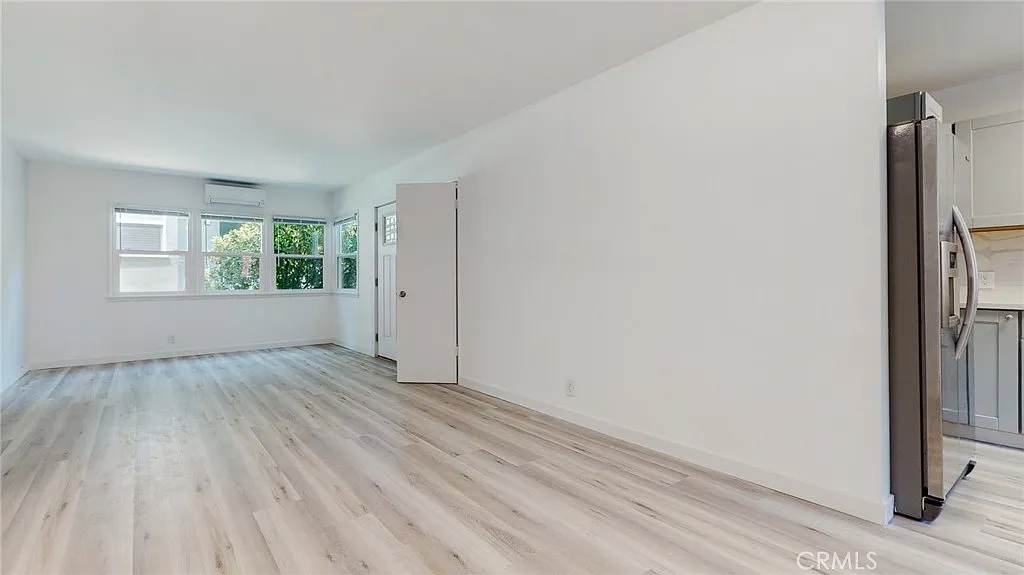 2 bed, 950 sqft, $5,495 — Photo 4